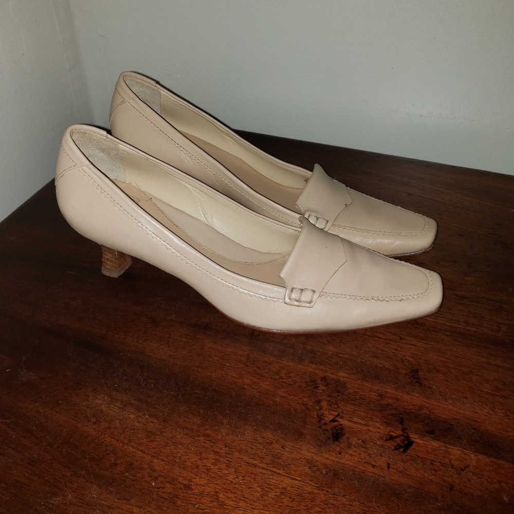 Arturo Chiang Kitten Heel Shoes size 6M